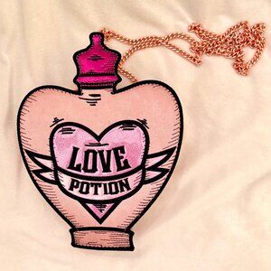 NWOT LOVE POTION (Amortentia) Handbag by Danielle Nicole